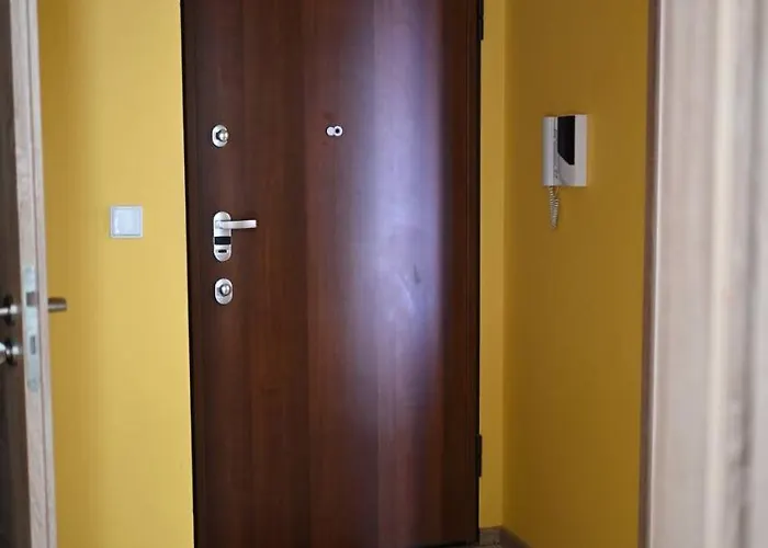 Przy Metro Kondratowicza شقة