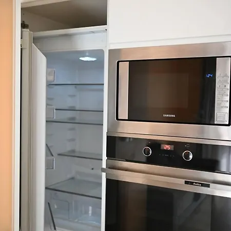 Przy Metro Kondratowicza Apartman *